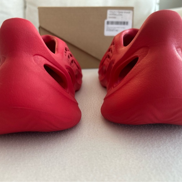Yeezy Foam Runner Vermillion Slip-On Shoes (size 5) - Picture 7 of 16